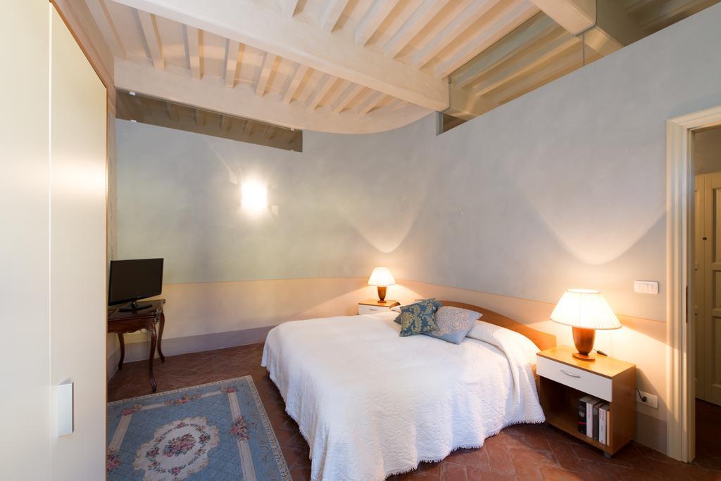 Hotel ALTIDO Palazzo Piazza Mazzini Pescia Camera foto