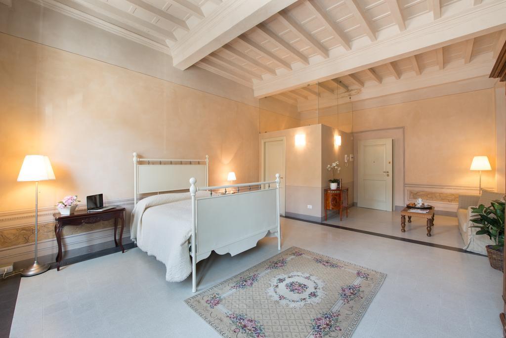 Hotel ALTIDO Palazzo Piazza Mazzini Pescia Camera foto